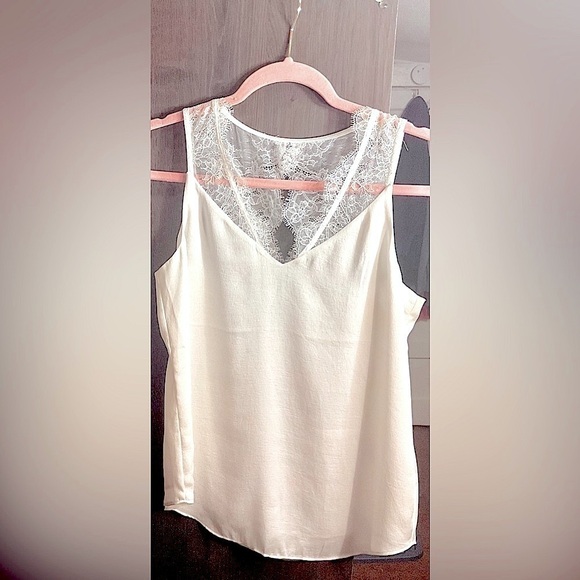 Express women’s lace top, so beautiful - Picture 1 of 6